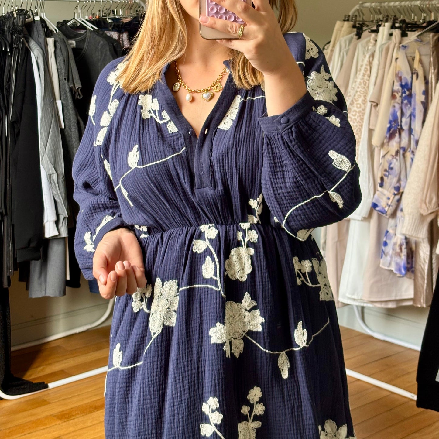 Robe en gaze de coton coloris bleu marine