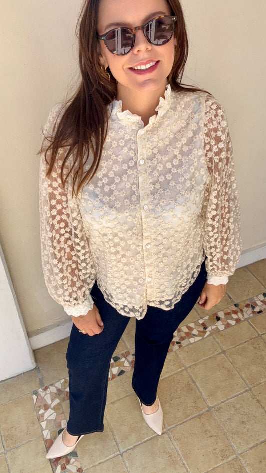 Chemise en dentelle fleurie