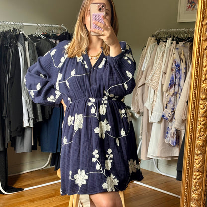 Robe en gaze de coton coloris bleu marine
