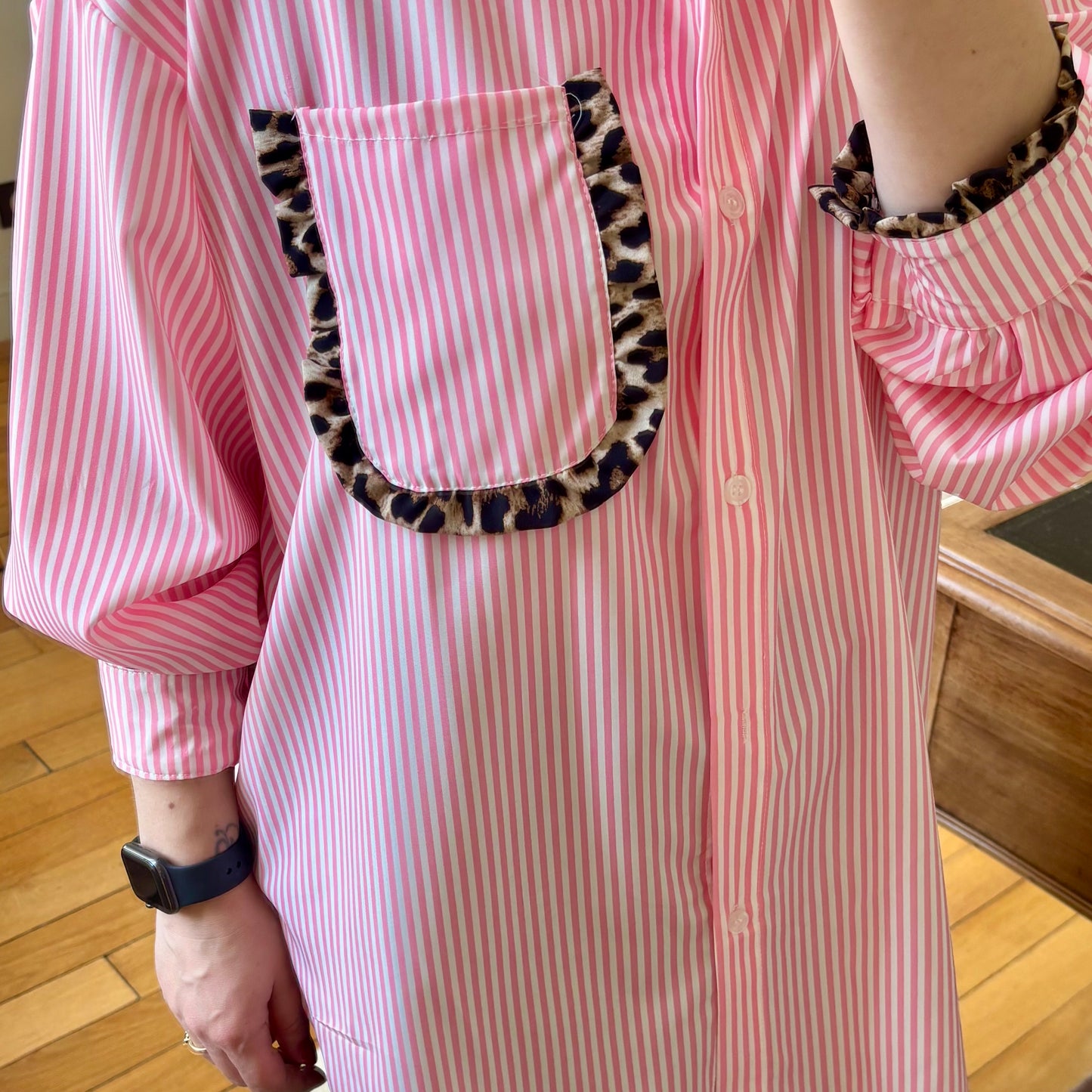 Chemise rose oversize rayée léopard