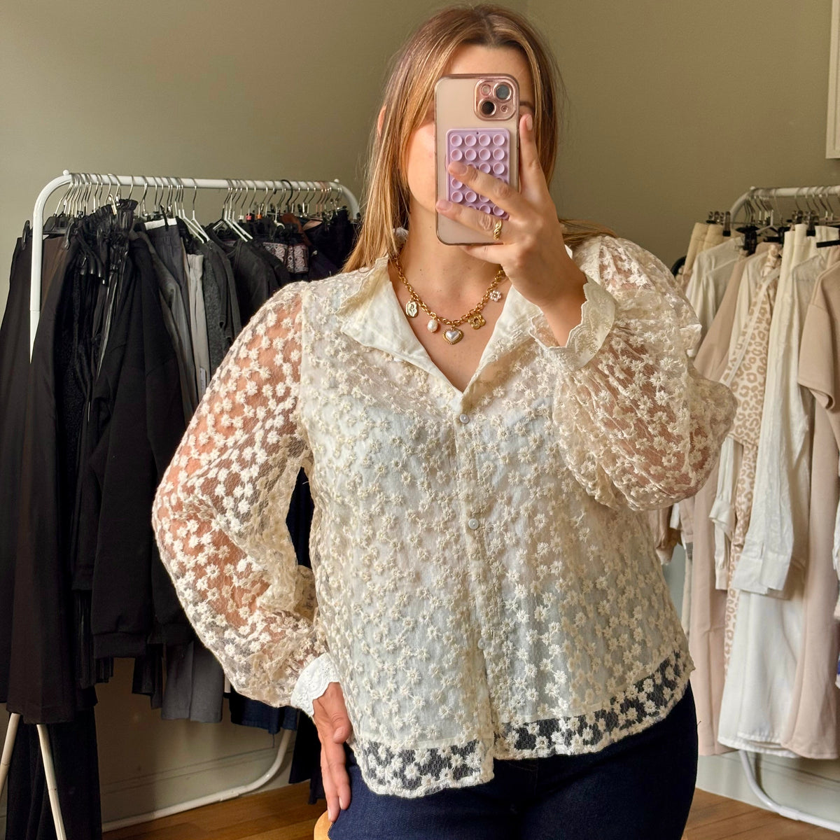 Chemise en dentelle fleurie écrue