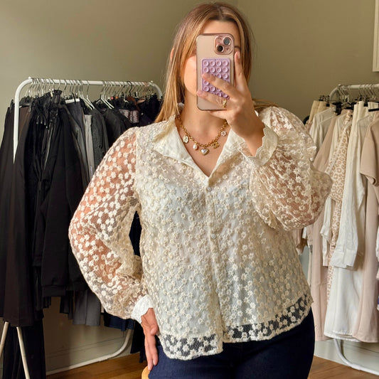 Chemise en dentelle fleurie écrue