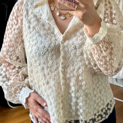Chemise en dentelle fleurie écrue