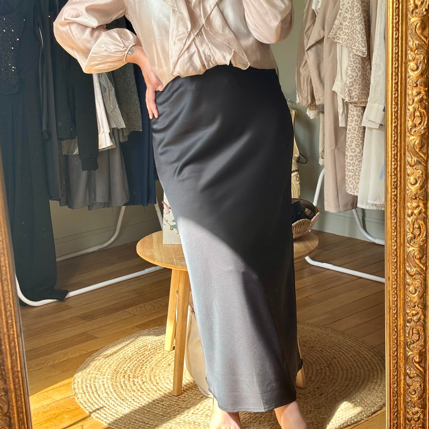 Jupe longue en satin noir