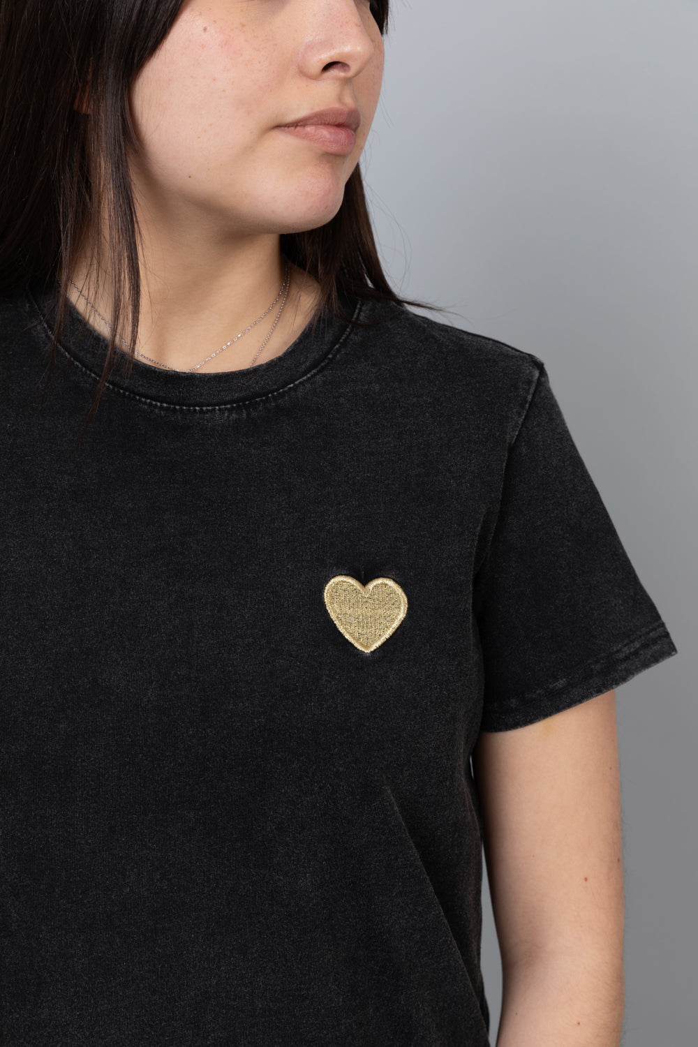 Camiseta de corazón dorado