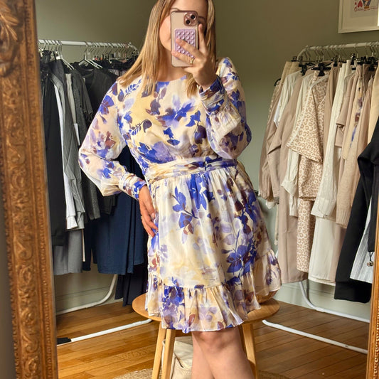 Robe fluide à imprimé floral bleu et beige
