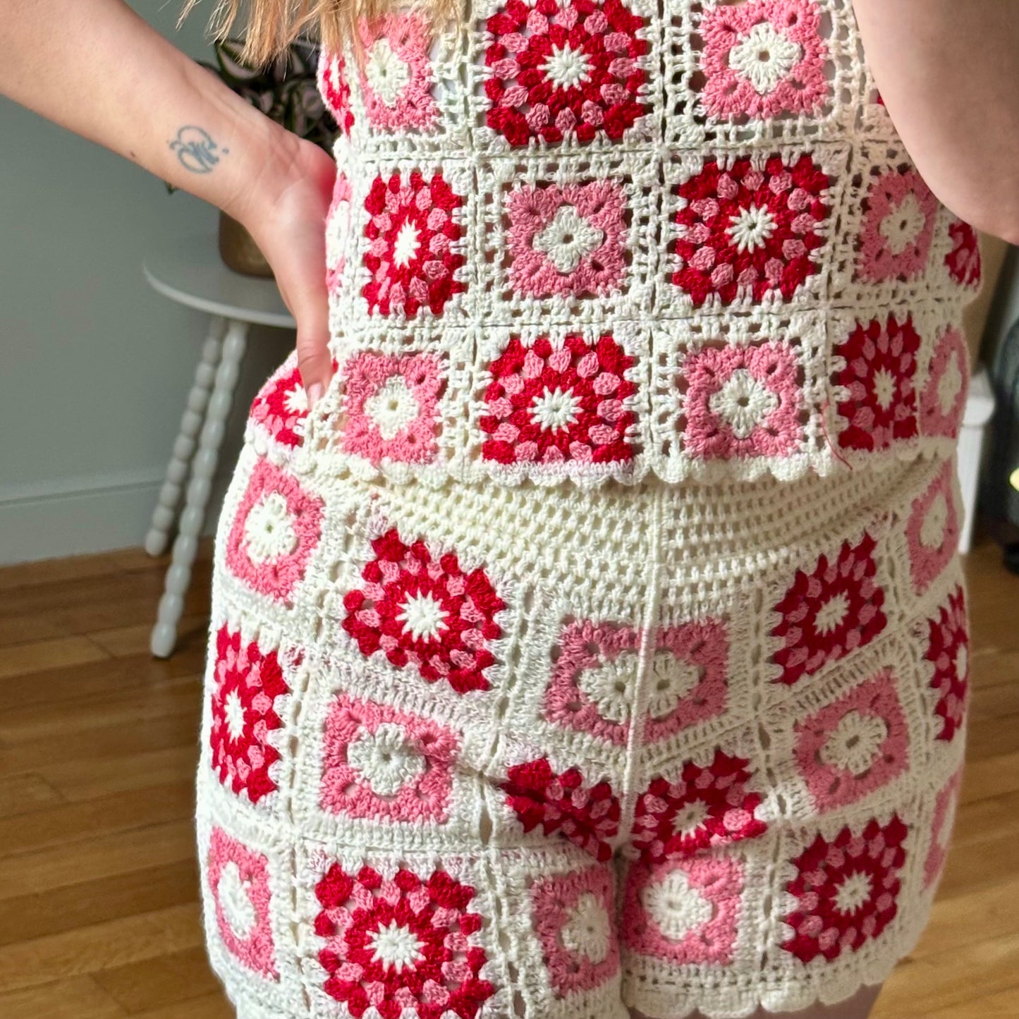 Ensemble crochet rose et rouge