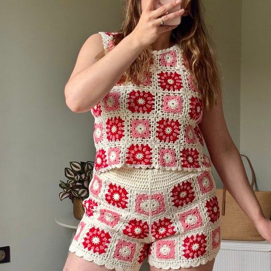 Ensemble crochet rose et rouge